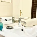 Riverside Panoramic 아파트